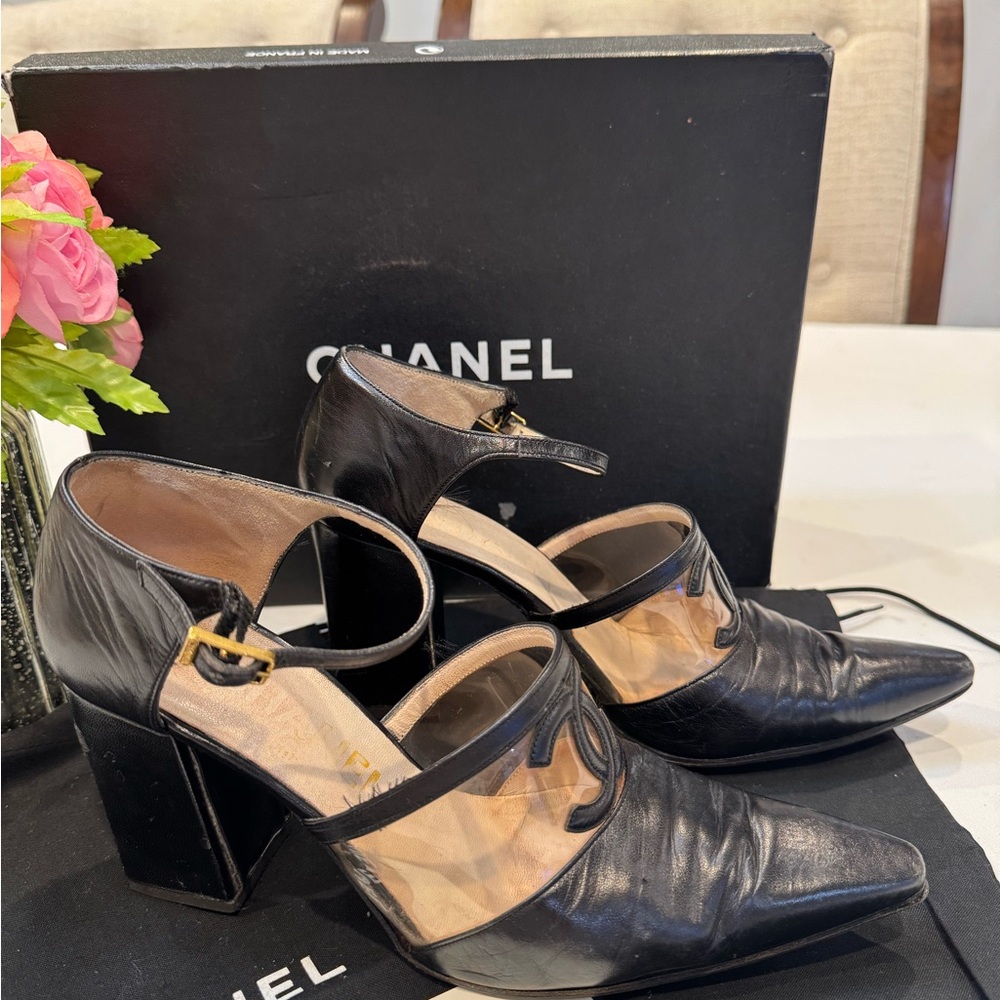 Authentic Chanel Black Chevron Women's Shoes - Picture 2 of 15